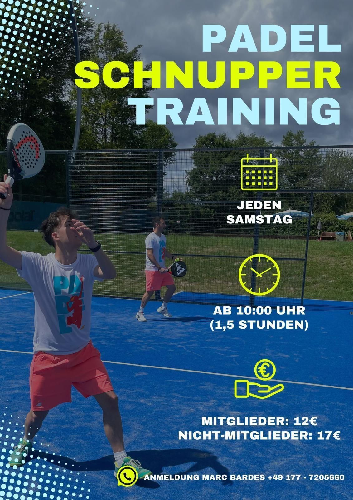 Padel Schnuppertraining auf blauem Outdoor-Court